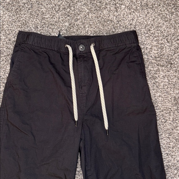 Vuori Women's Ripstop Pants in charcoal - Picture 3 of 6